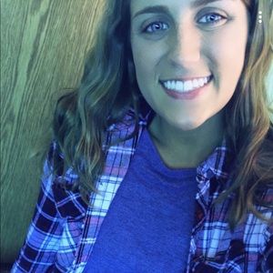 Meet your Posher, Larissa